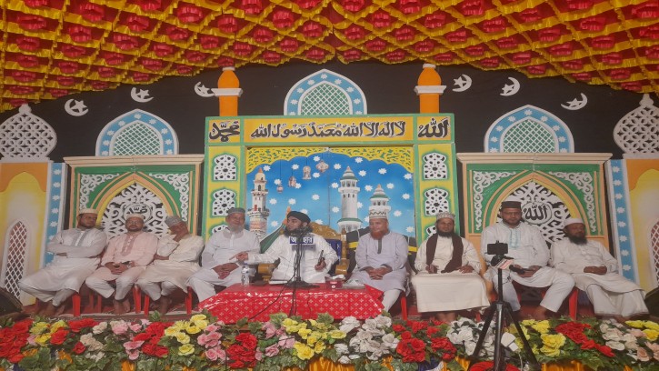 পোমরা হিলাগাজী পাড়া হামিদুল্লাহ শাহ্ (রহ:) তরুণ সংঘের মিলাদ মাহফিল অনুষ্ঠিত 