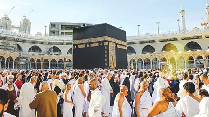 আগামী বছর হজে যেতে পারবেন কতজন, জানালো সরকার