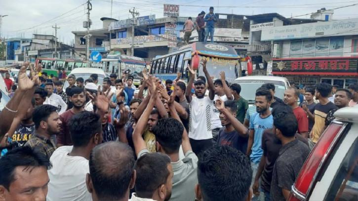 সিলেটে সড়ক অবরোধ করে শ্রমিকদের বিক্ষোভ